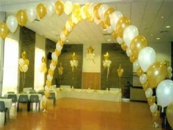 Cross over balloon arch